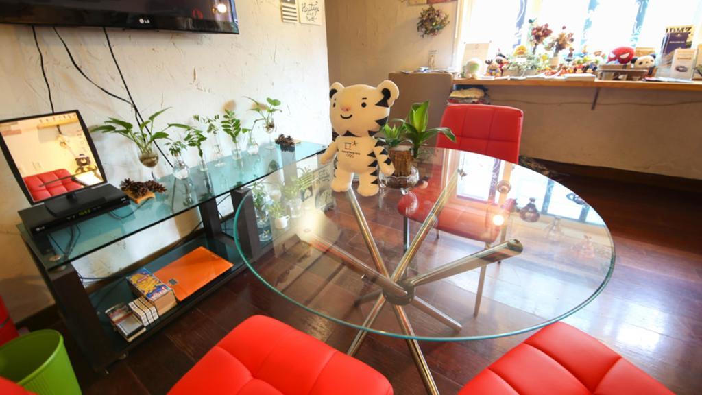 Comeinn Guesthouse Hongdae - Female Only Seoul Ngoại thất bức ảnh